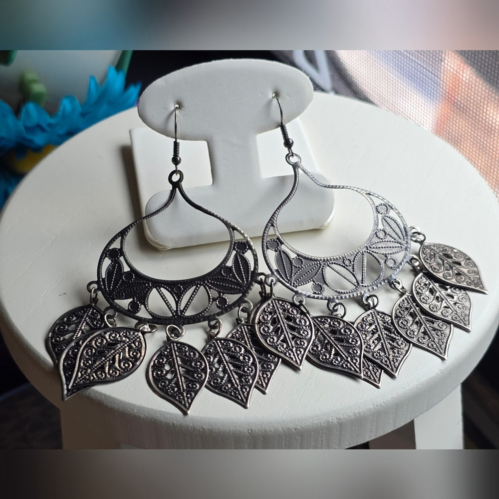 Elegant Silver Leaf Dangle Earrings - image 1